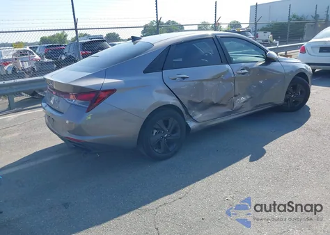 2023 Hyundai Elantra Sel z USA, uszkodzony, nr VIN KMHLM4AG0PU63245